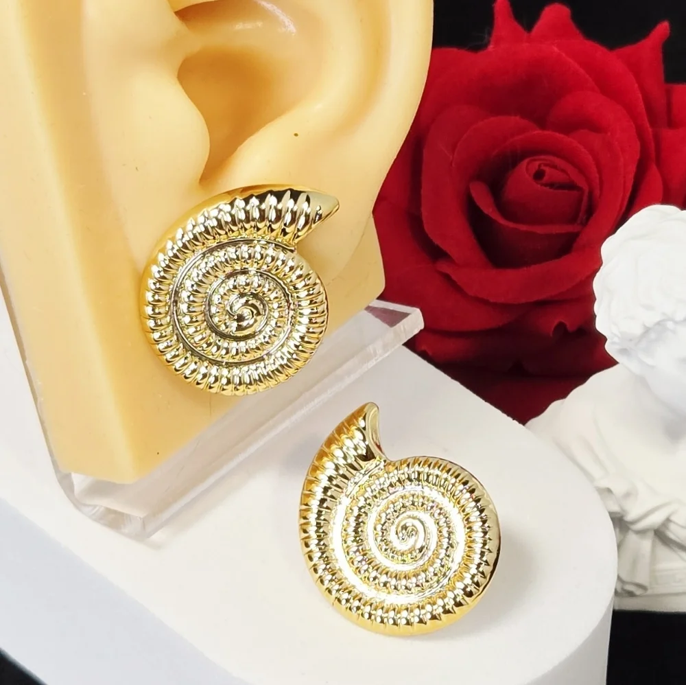 Gold Shell Stud Earrings Coastal Grandmother Beach Chic Vacation Cruise Jewelry